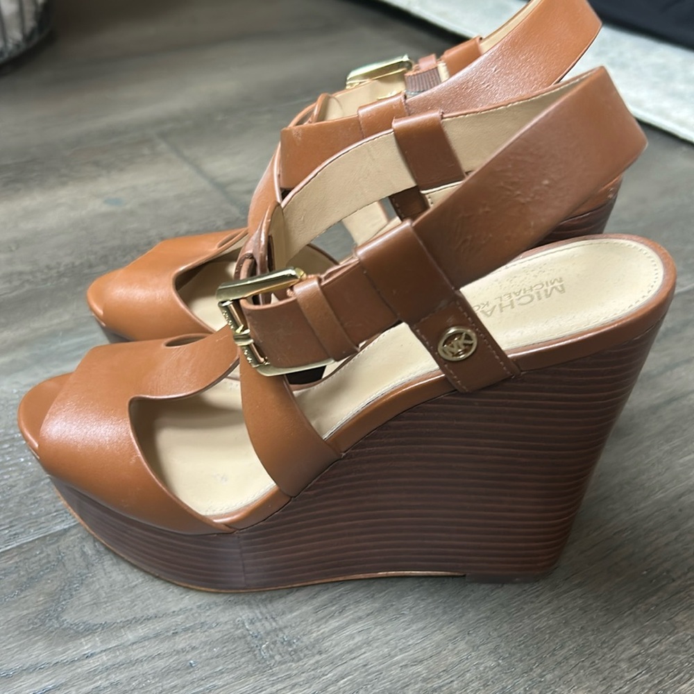 EUC Michael Kors brown leather wedges size 7